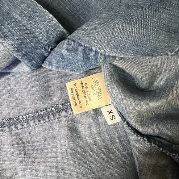 Anthropologie Cloth & Stone Chambray Split Back Shirt Blue Size XS - Picture 6 of 7